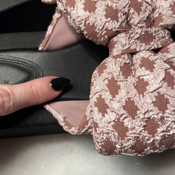 ASOS Design Wide Fit Thick Platform Bow Tie Slides Sandals - Picture 11 of 11